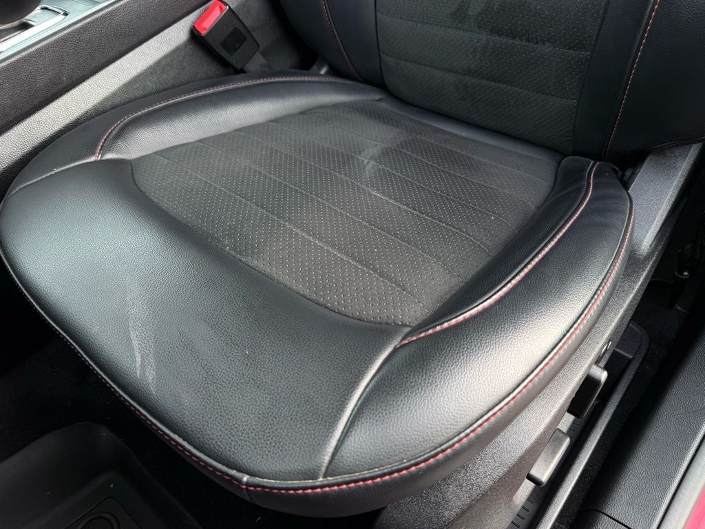 2024 Ford Edge ST Line AWD / HEATED SEATS / ONE OWNER