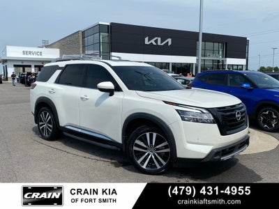 2024 Nissan Pathfinder Platinum 4X4 / HEATED AND COOLED SEATS / LOADED