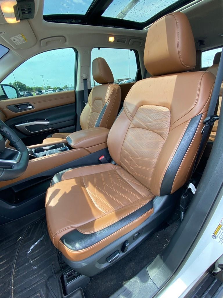2024 Nissan Pathfinder Platinum 4X4 / HEATED AND COOLED SEATS / LOADED