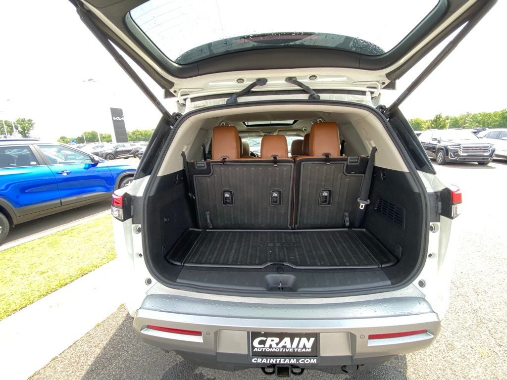 2024 Nissan Pathfinder Platinum 4X4 / HEATED AND COOLED SEATS / LOADED