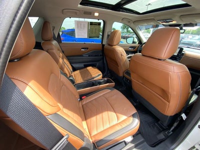 2024 Nissan Pathfinder Platinum 4X4 / HEATED AND COOLED SEATS / LOADED