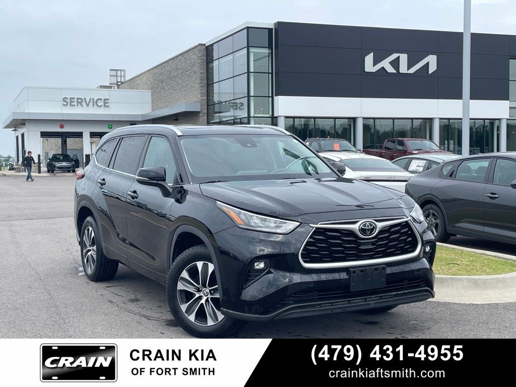 2020 Toyota Highlander XLE MOONROOF / HEATED SEATS