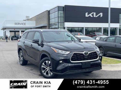 2020 Toyota Highlander XLE MOONROOF / HEATED SEATS