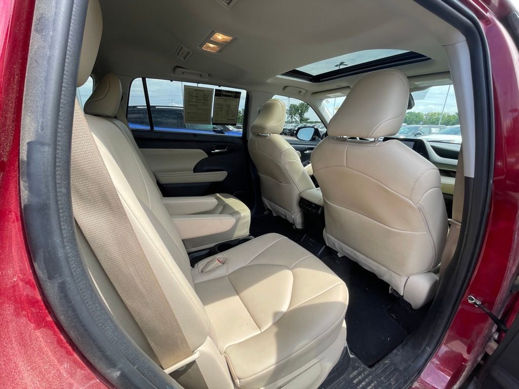 2023 Toyota Highlander Hybrid XLE HEATED SEATS / ONE OWNER / CLEAN CARFAX