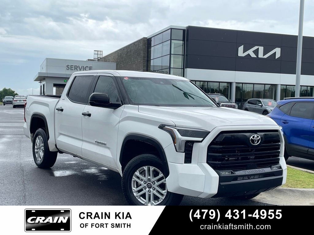 2024 Toyota Tundra SR5 4X4 / ONE OWNER / CLEAN CARFAX