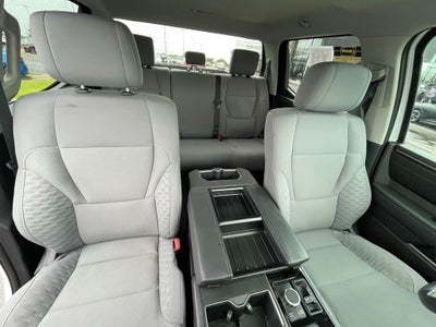 2024 Toyota Tundra SR5 4X4 / ONE OWNER / CLEAN CARFAX