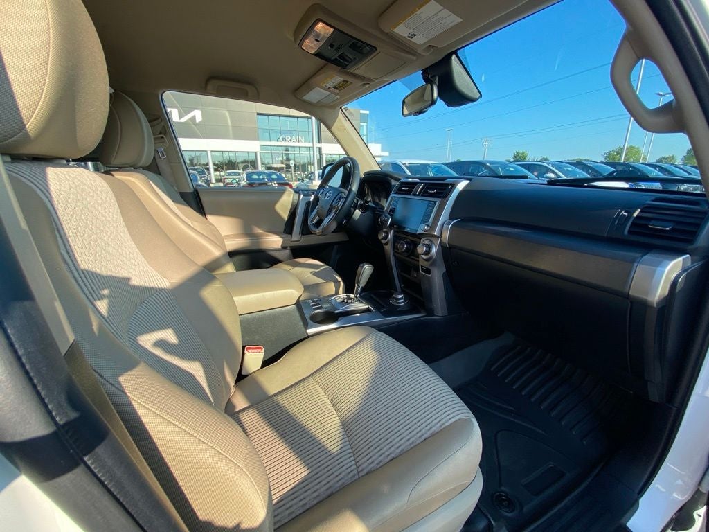 2022 Toyota 4Runner SR5 4X4 / CLEAN CARFAX
