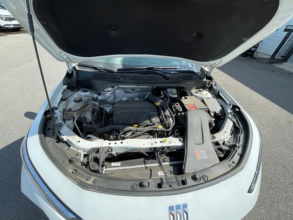 2024 Buick Envista Sport Touring ONE OWNER / MOONROOF / HEATED SEATS