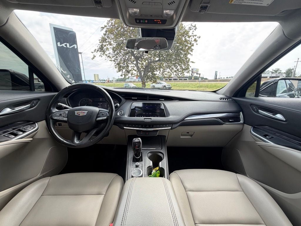 2022 Cadillac XT4 Luxury
