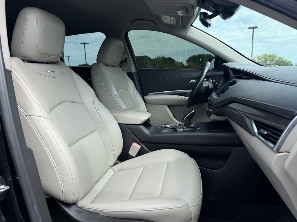 2022 Cadillac XT4 Luxury