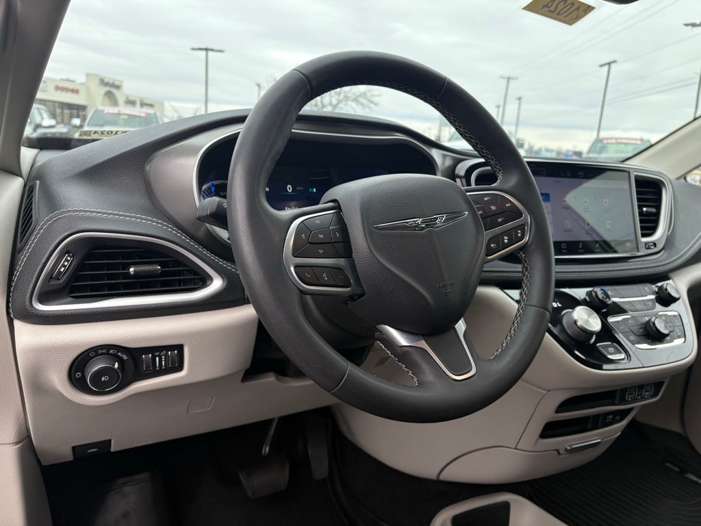 2022 Chrysler Pacifica Hybrid Touring L
