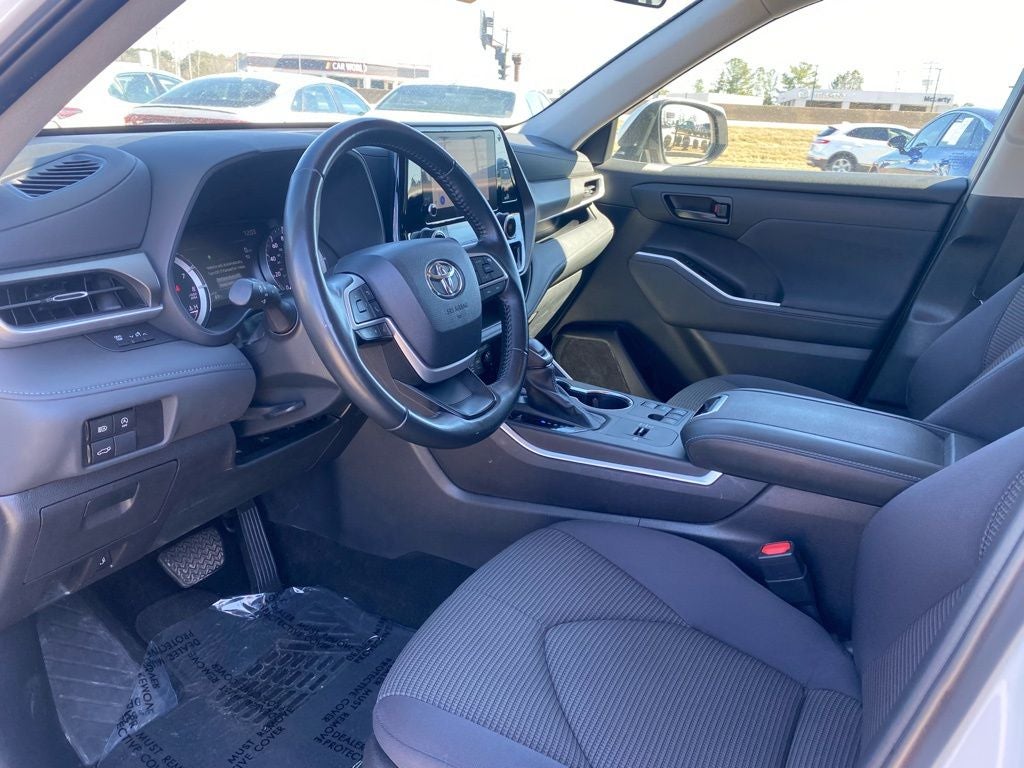 2024 Toyota Highlander LE