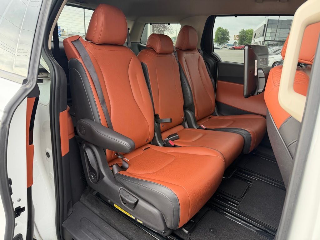 2024 Kia Carnival SX