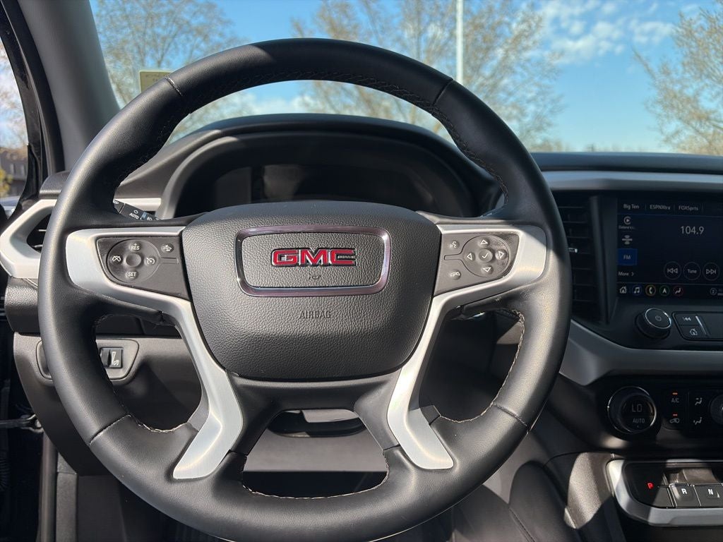 2023 GMC Acadia SLT CLEAN CARFAX LOW MILES!!