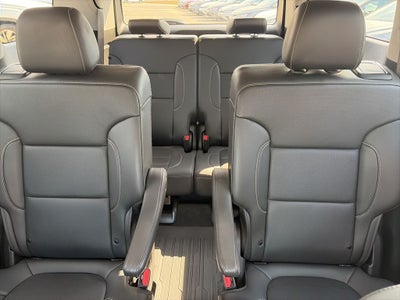2023 GMC Acadia SLT CLEAN CARFAX LOW MILES!!