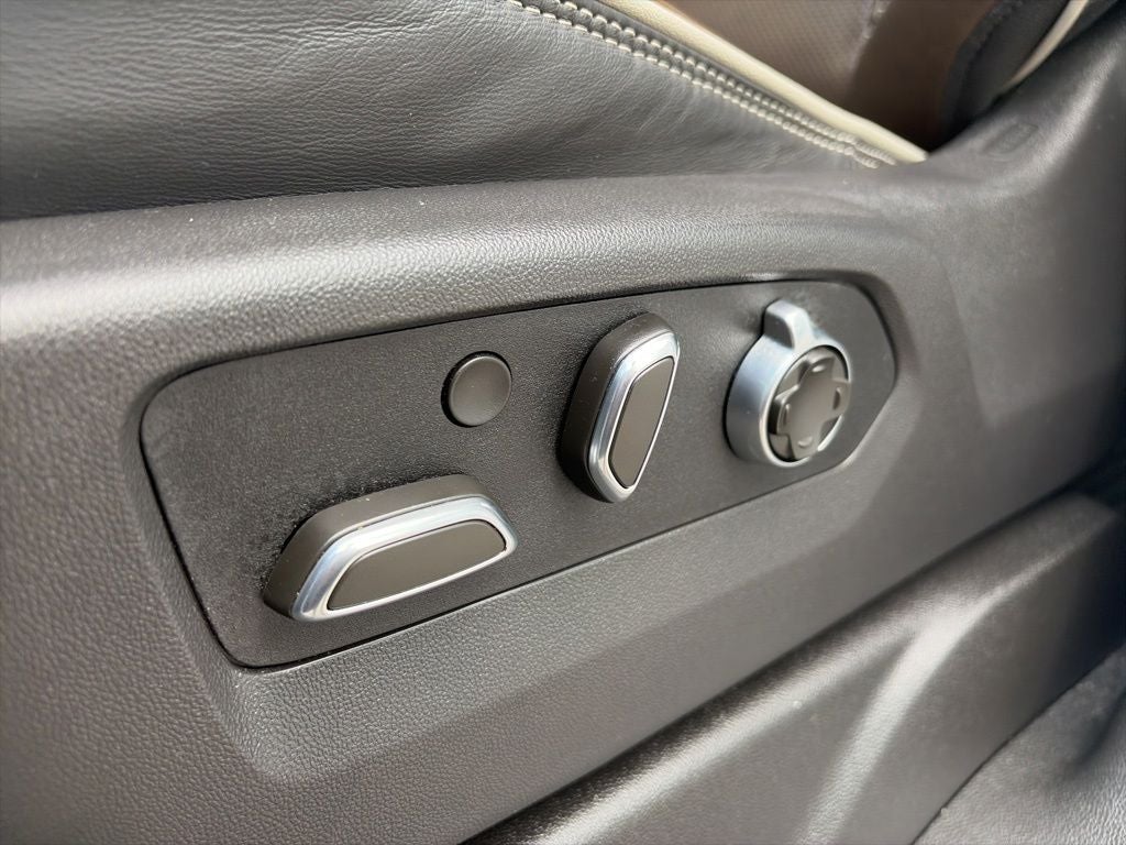 2026 GMC Yukon Denali Ultimate Executive Seating Pkg