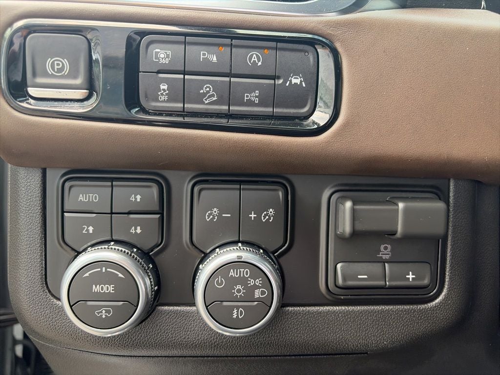 2026 GMC Yukon Denali Ultimate Executive Seating Pkg