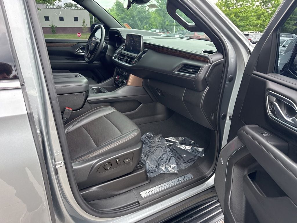2023 Chevrolet Tahoe High Country PANORAMIC ROOF AND 1OWNER CLEAN CARFAX