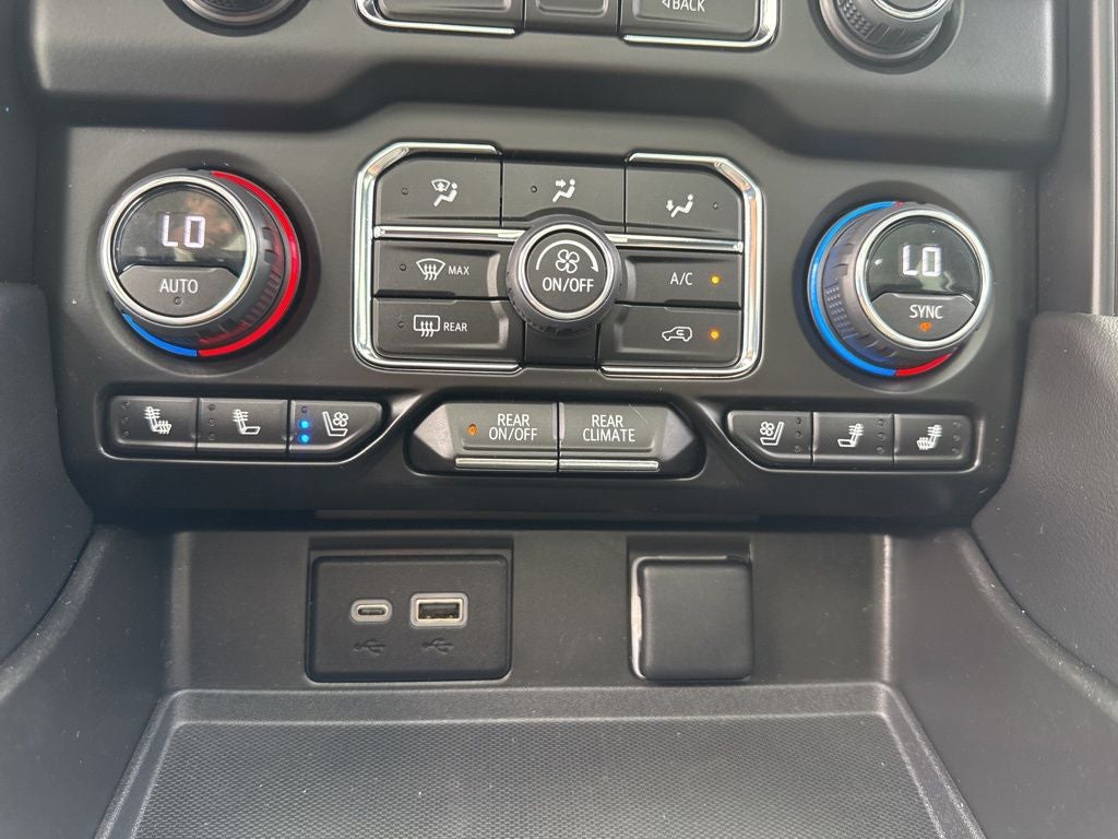 2023 Chevrolet Tahoe High Country PANORAMIC ROOF AND 1OWNER CLEAN CARFAX