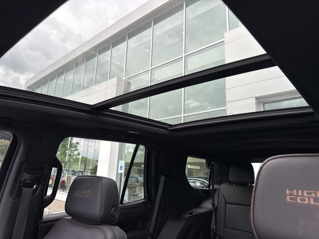 2023 Chevrolet Tahoe High Country PANORAMIC ROOF AND 1OWNER CLEAN CARFAX