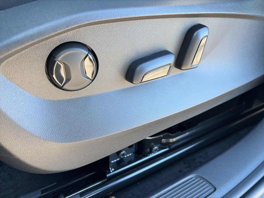 2026 Volkswagen Taos 1.5T SE Black