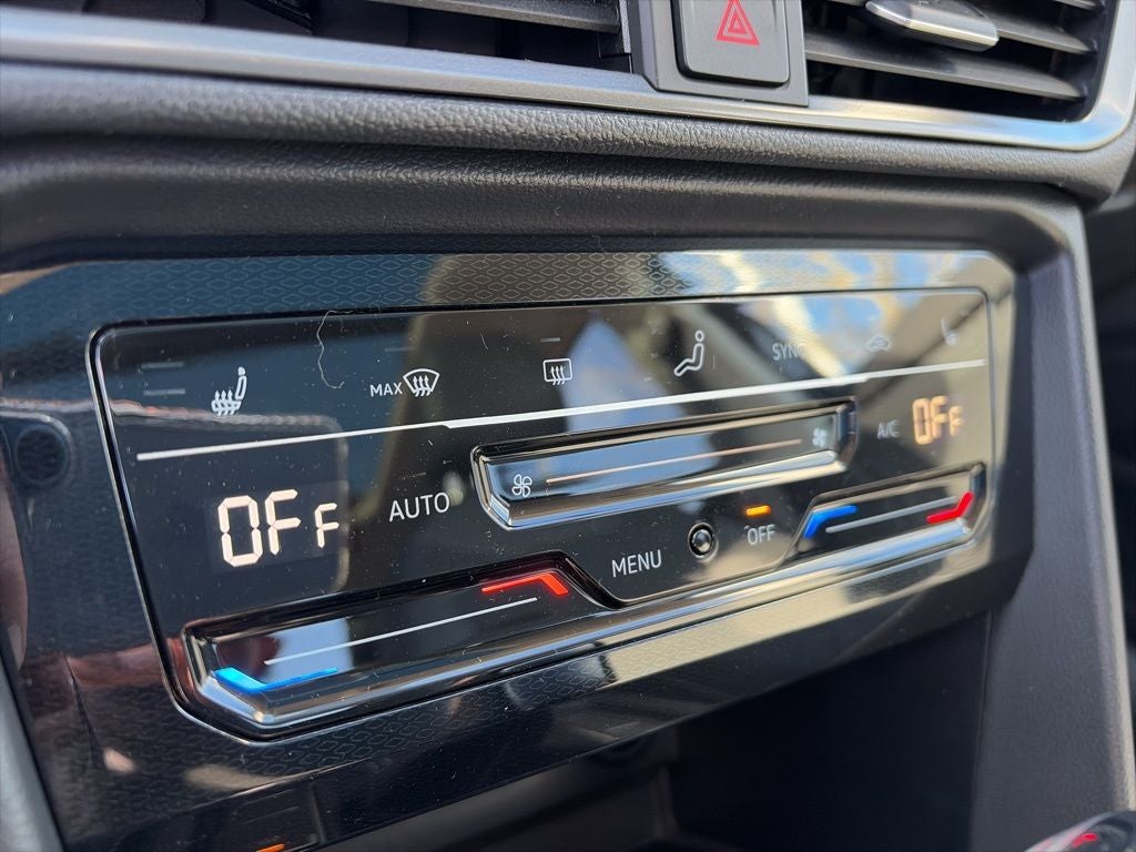 2026 Volkswagen Taos 1.5T SE Black