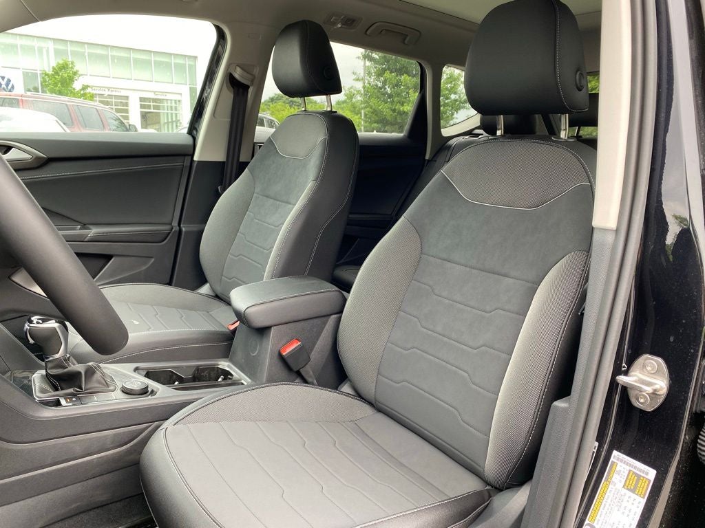 2026 Volkswagen Taos 1.5T SE Black