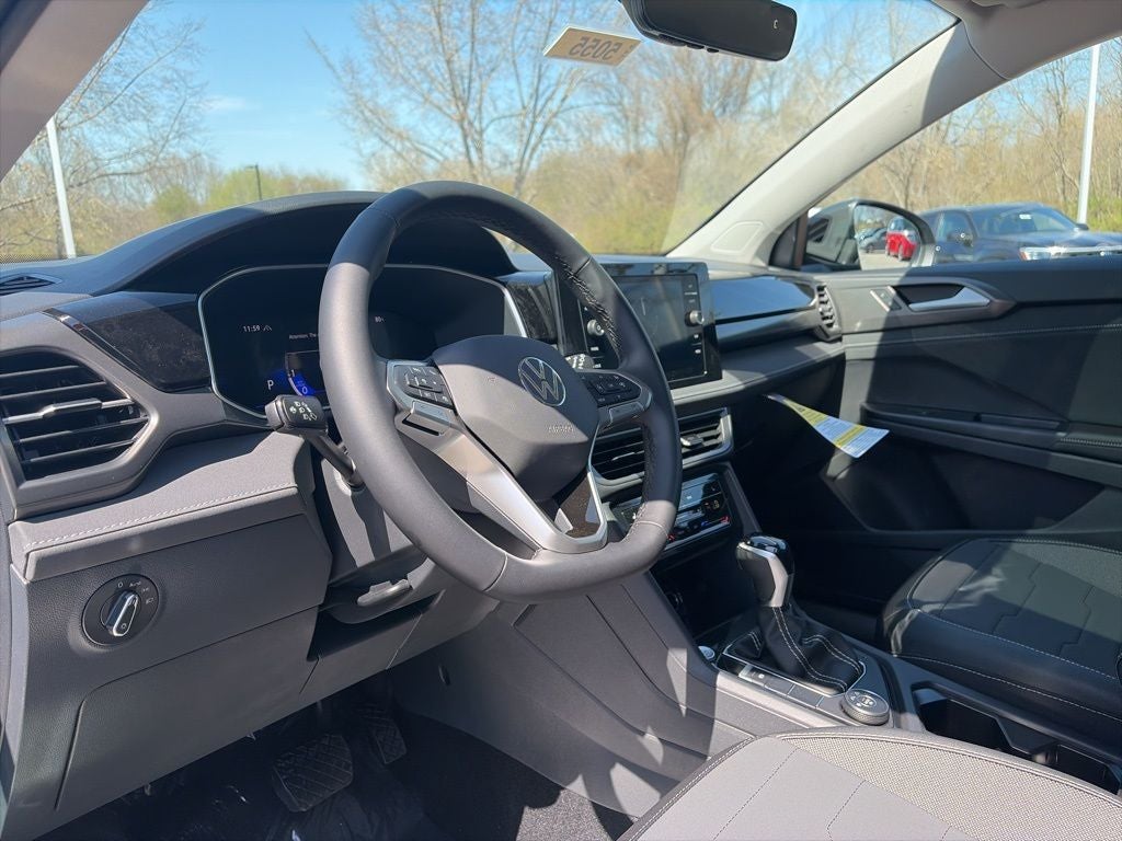 2026 Volkswagen Taos 1.5T SE Black