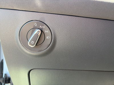 2026 Volkswagen Taos 1.5T SE Black