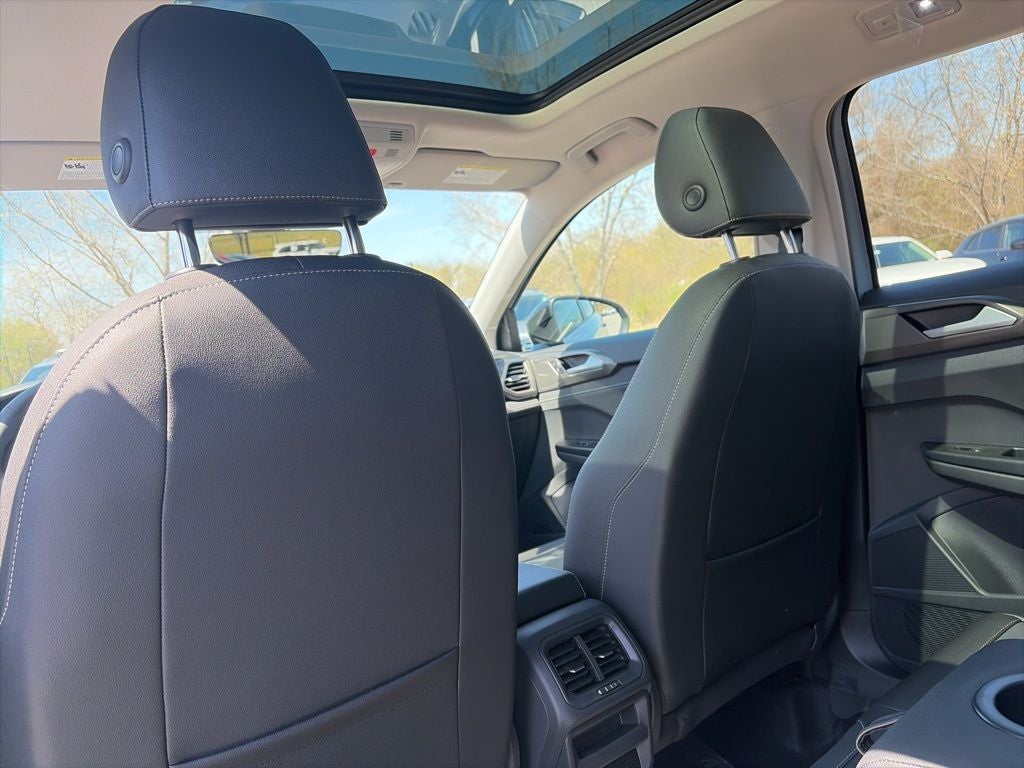 2026 Volkswagen Taos 1.5T SE Black