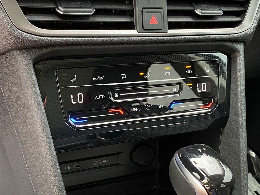 2026 Volkswagen Taos 1.5T SE Black