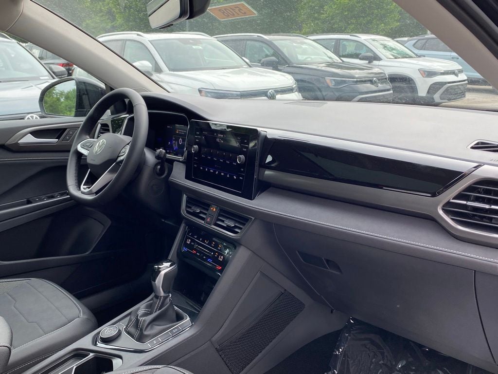 2026 Volkswagen Taos 1.5T SE Black