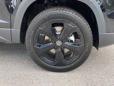 2026 Volkswagen Taos 1.5T SE Black