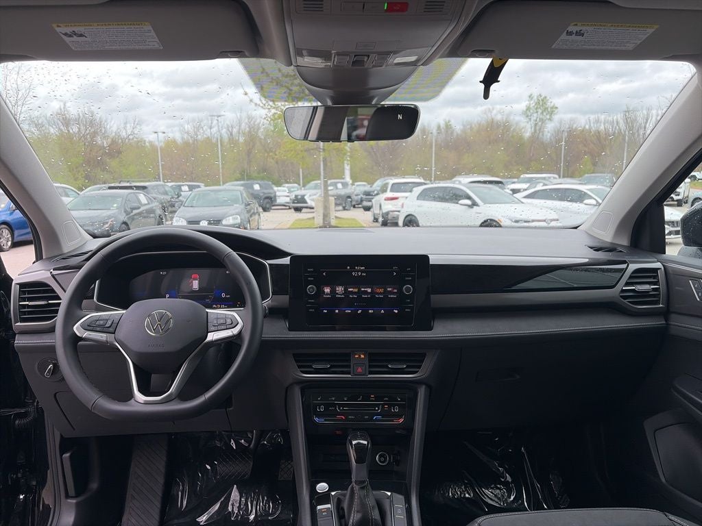 2026 Volkswagen Taos 1.5T SE Black