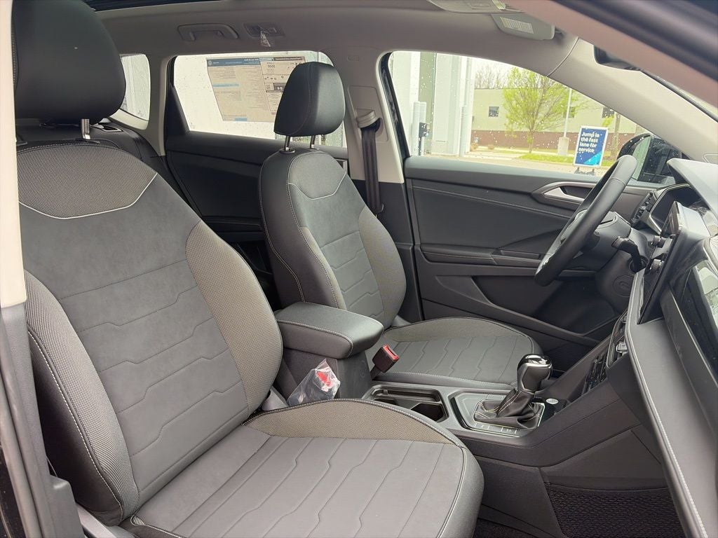 2026 Volkswagen Taos 1.5T SE Black