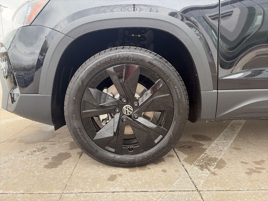 2026 Volkswagen Taos 1.5T SE Black