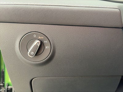 2026 Volkswagen Taos 1.5T SE Black