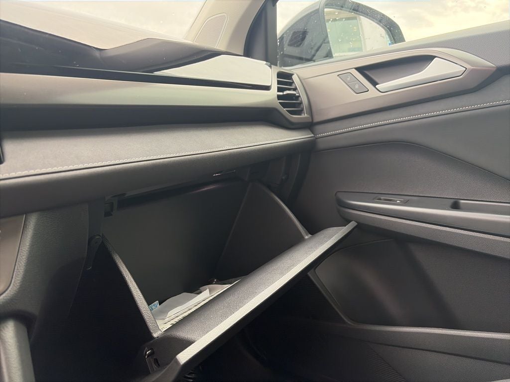 2026 Volkswagen Taos 1.5T SE Black