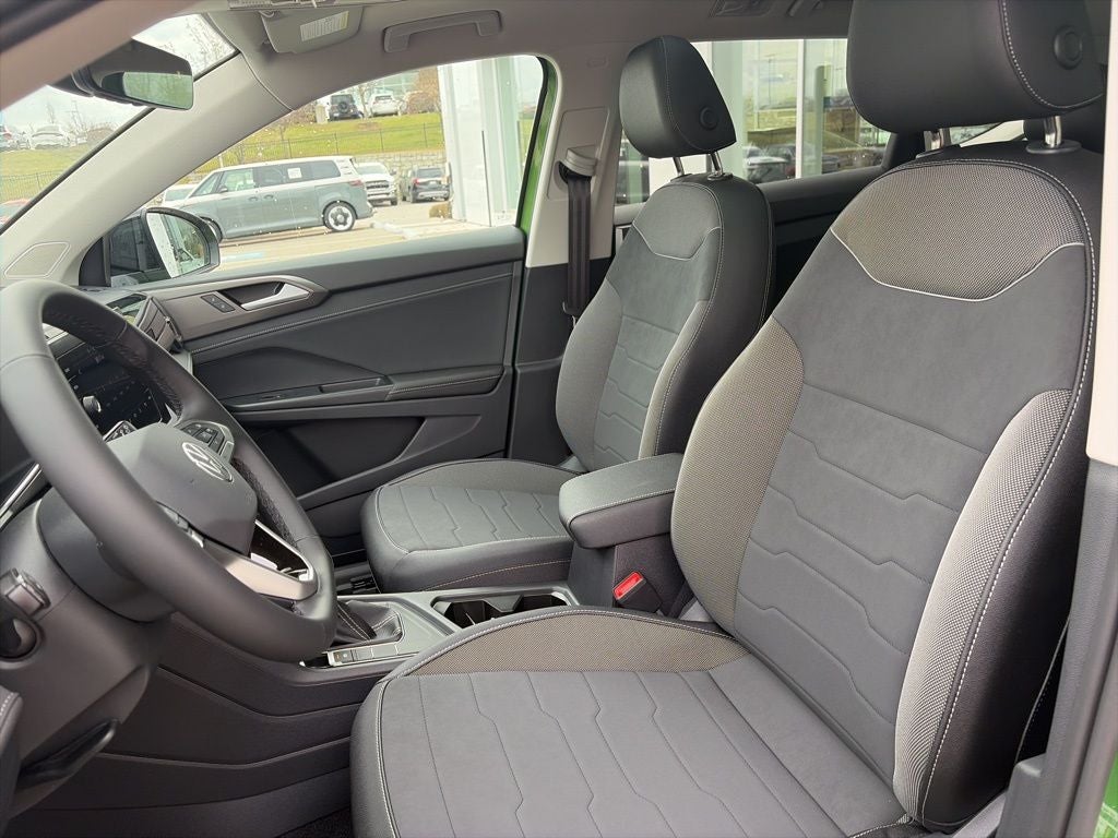 2026 Volkswagen Taos 1.5T SE Black