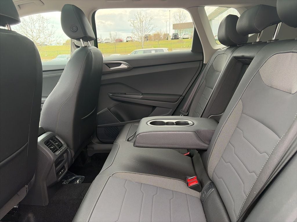 2026 Volkswagen Taos 1.5T SE Black