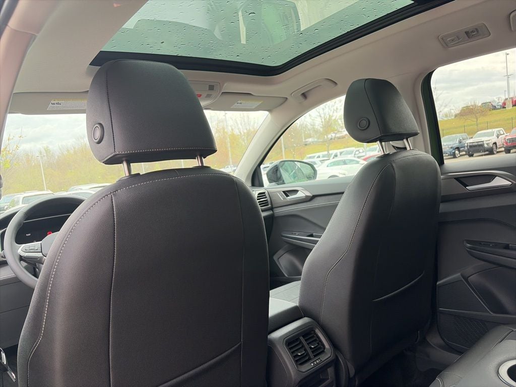 2026 Volkswagen Taos 1.5T SE Black