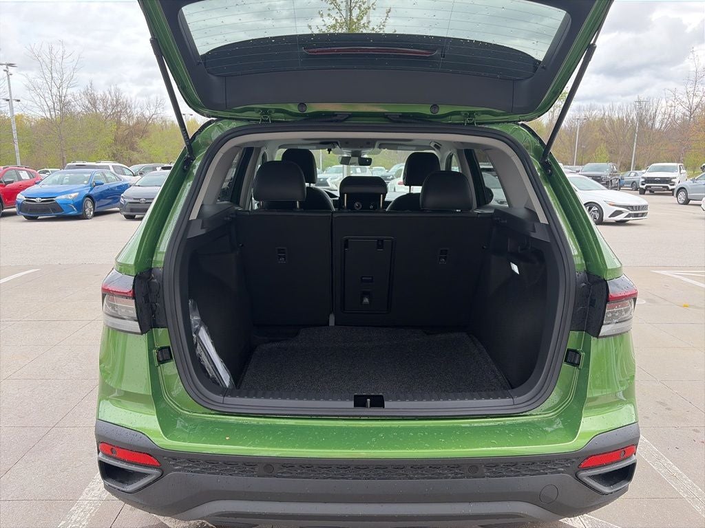 2026 Volkswagen Taos 1.5T SE Black