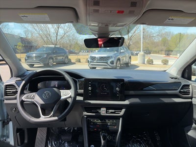 2026 Volkswagen Taos 1.5T SE Black