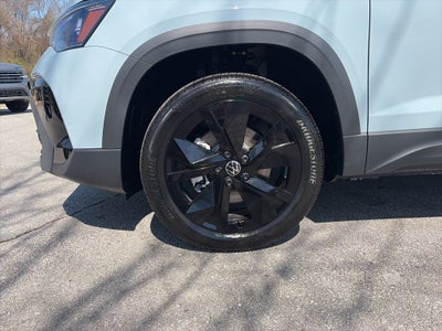 2026 Volkswagen Taos 1.5T SE Black