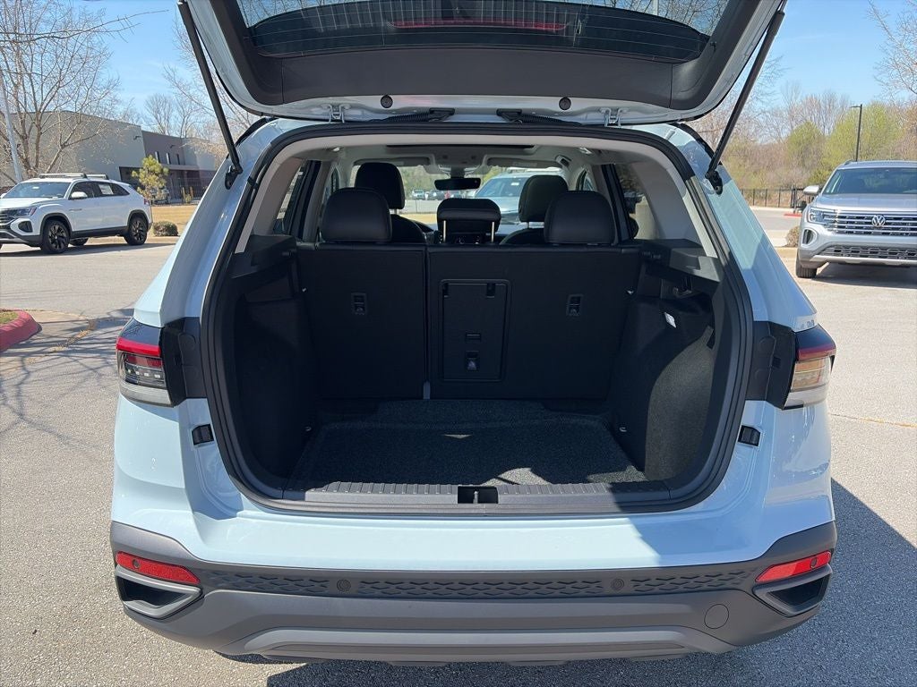 2026 Volkswagen Taos 1.5T SE Black