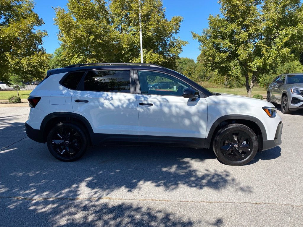 2027 Volkswagen Taos 1.5T SE Black