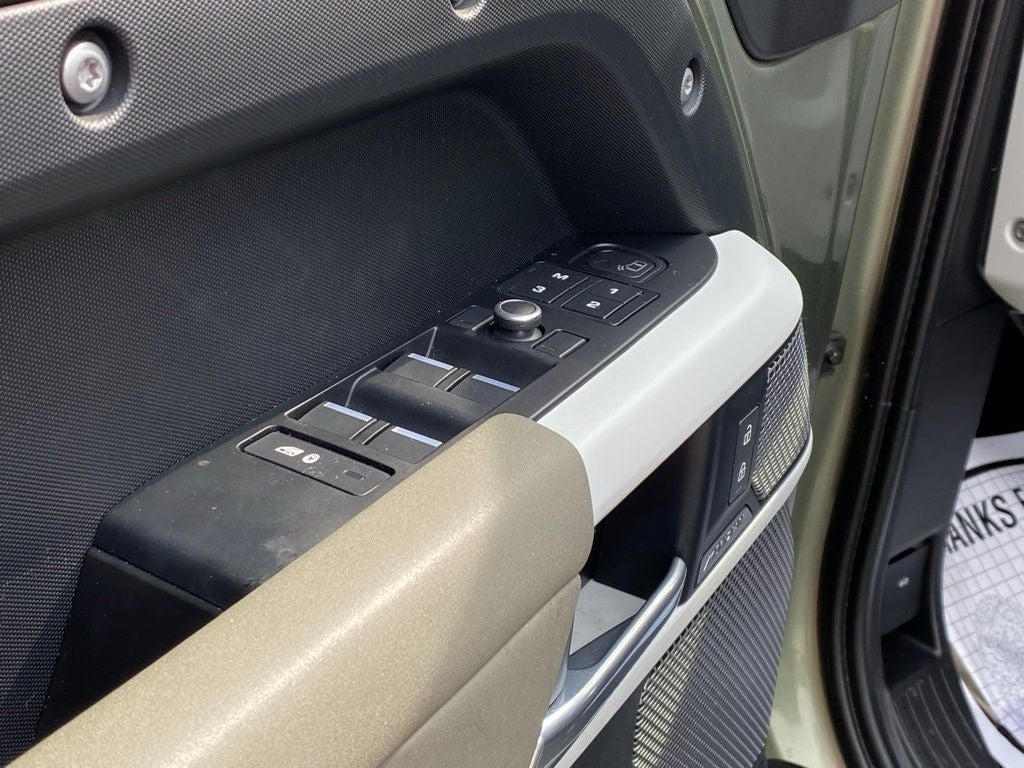 2021 Land Rover Defender 110 SE