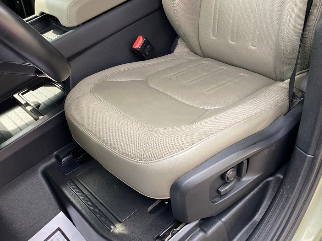2021 Land Rover Defender 110 SE