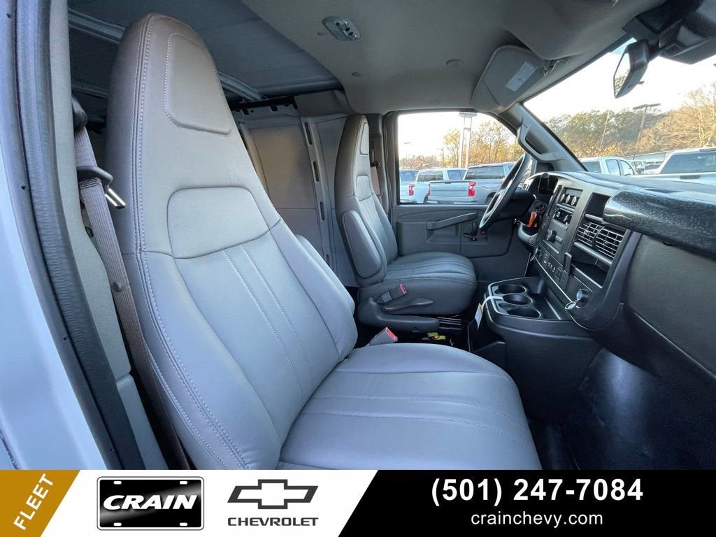 2025 Chevrolet Express Cargo WT