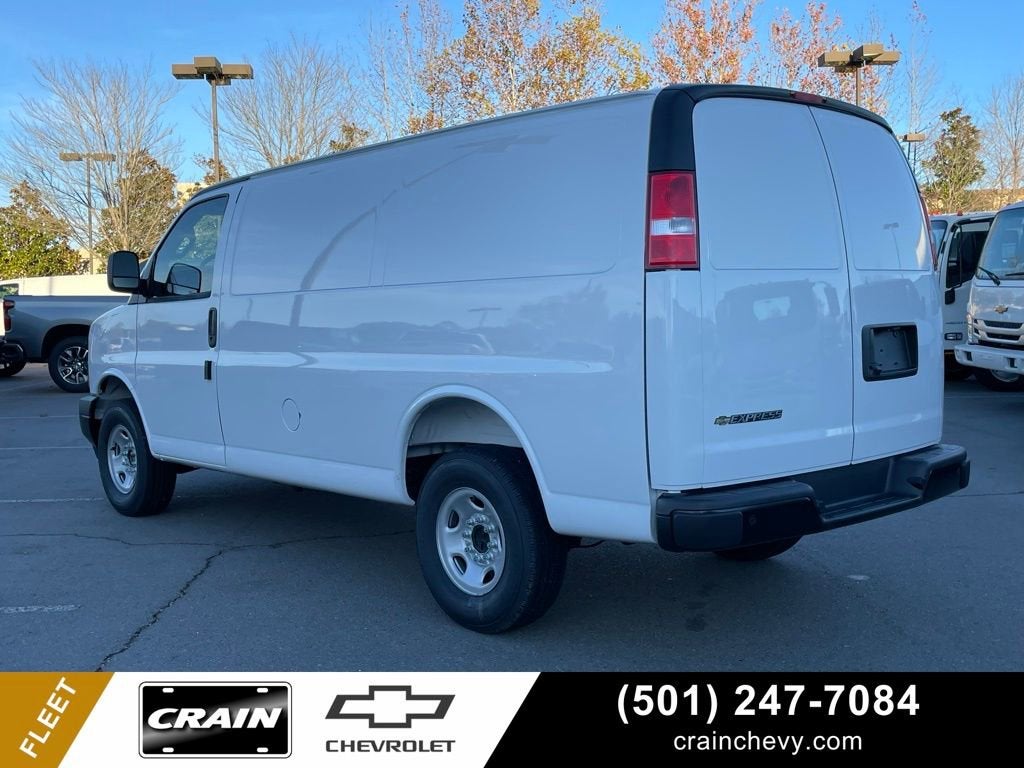 2025 Chevrolet Express Cargo WT